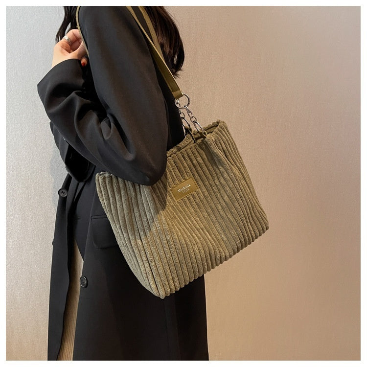Retro Large Capacity Shoulder Zipper Tote Bag. Women's Handbag