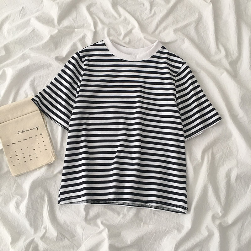 Round neck pullover striped short sleeves