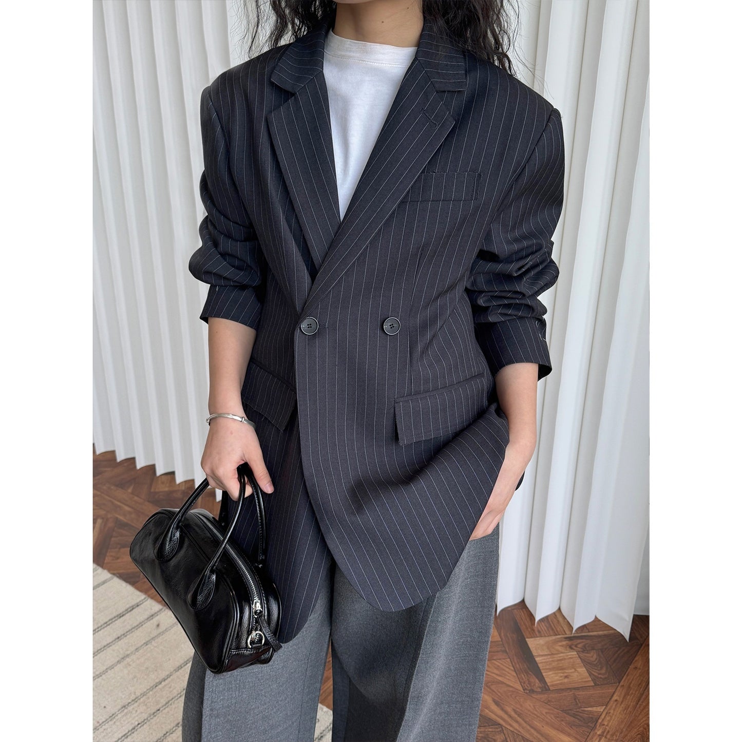 Design Lapel Wide Shoulder Striped Suit. Casual Slimming Coat