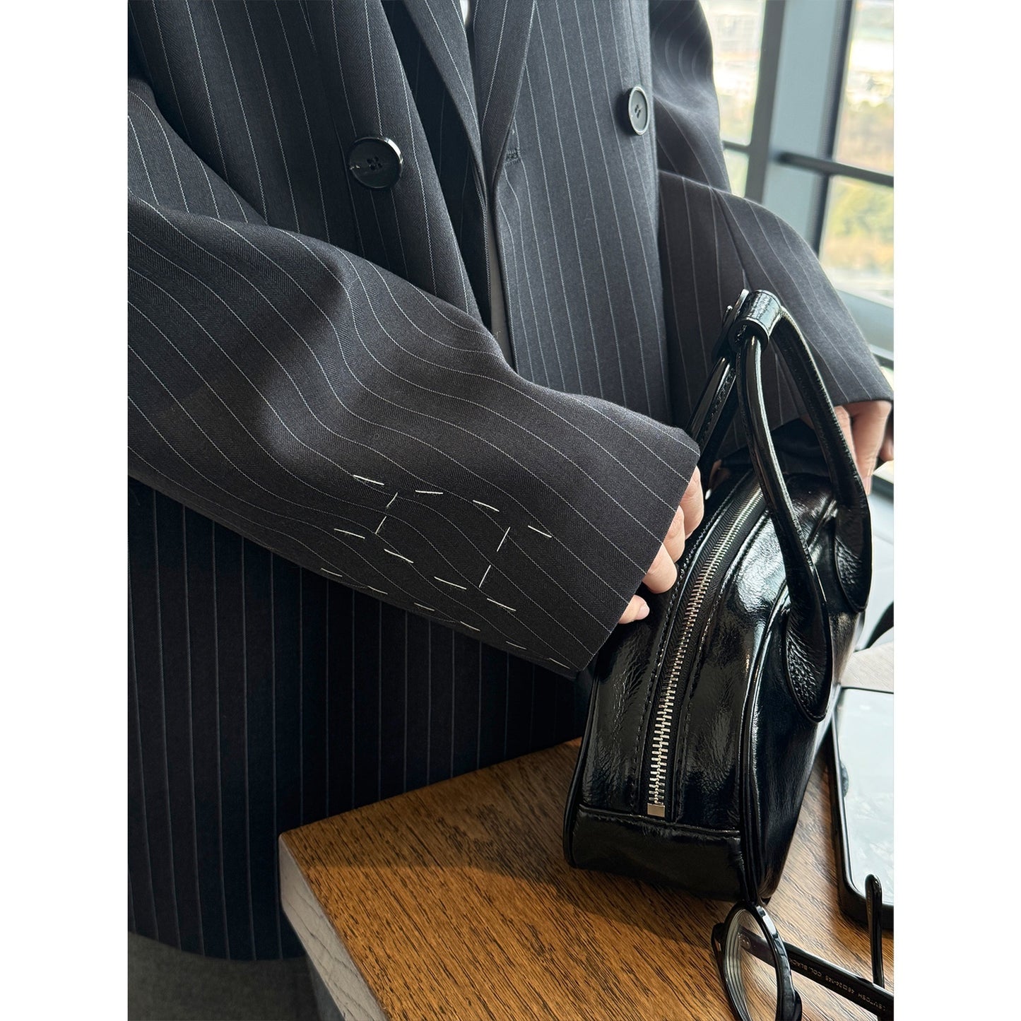 Design Lapel Wide Shoulder Striped Suit. Casual Slimming Coat