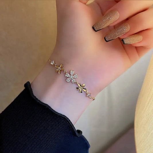 Personalized Fashion Flower Bracelet for Women