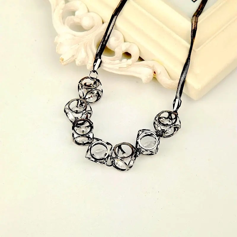 Short Pendant Necklace for Women - Fashion Jewelry