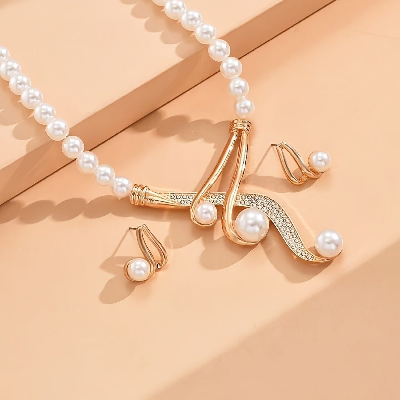 Round Artificial Pearl Necklace And Geometric Earrings. Fashionable, Elegant And Noble Gifts For Lovers And Friends.