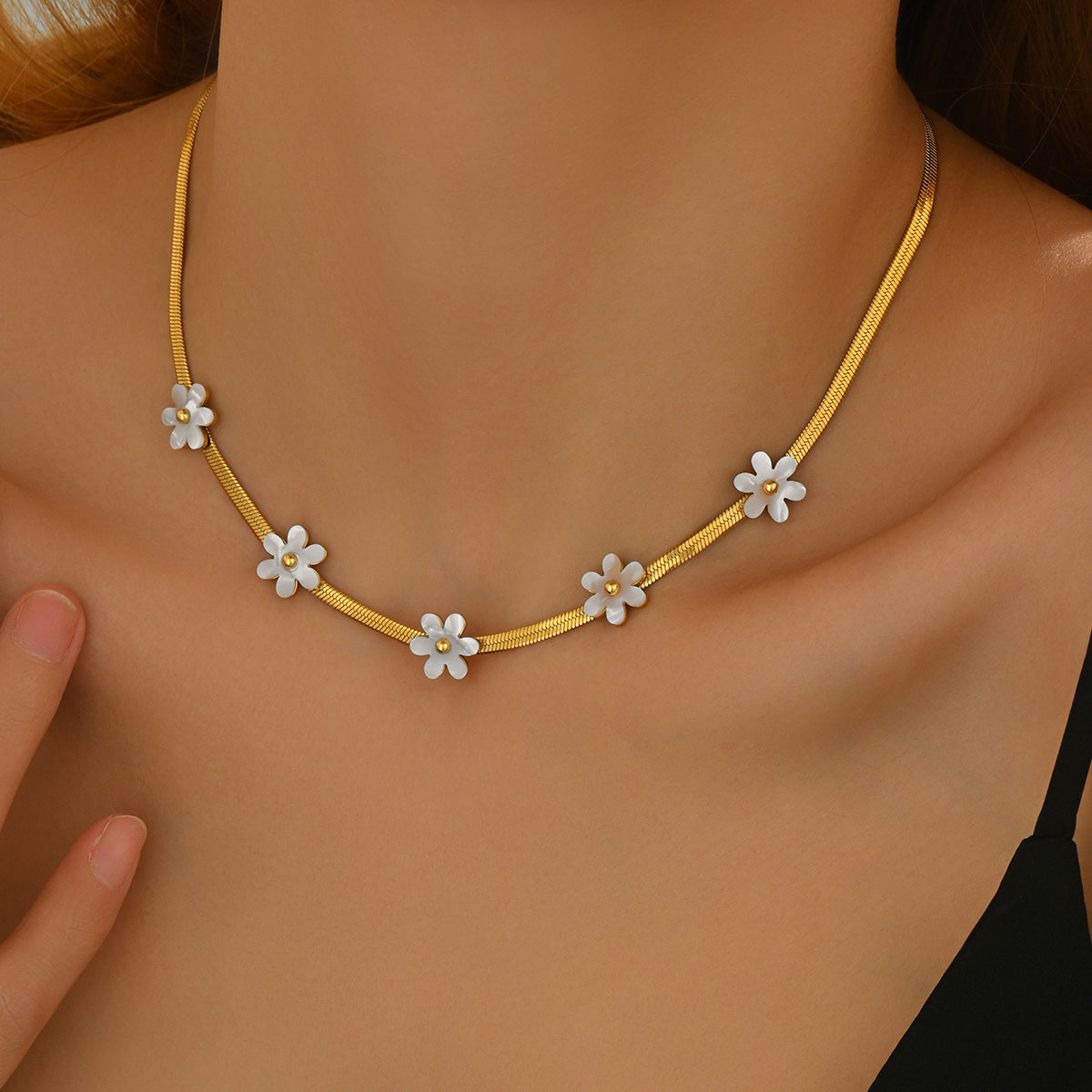 Lxalry 18K Gold Plated Bohemian Floral Stainless Steel Necklace. Skin Safe White Blossom Charms  Hypoallergenic jewelry