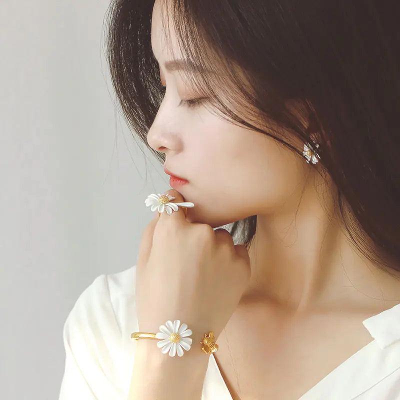 Daisy Earrings and Necklace Set for Women