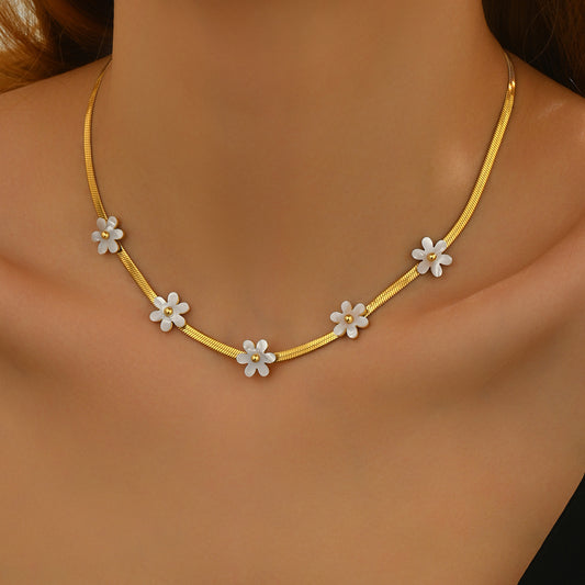 Lxalry 18K Gold Plated Bohemian Floral Stainless Steel Necklace. Skin Safe White Blossom Charms  Hypoallergenic jewelry