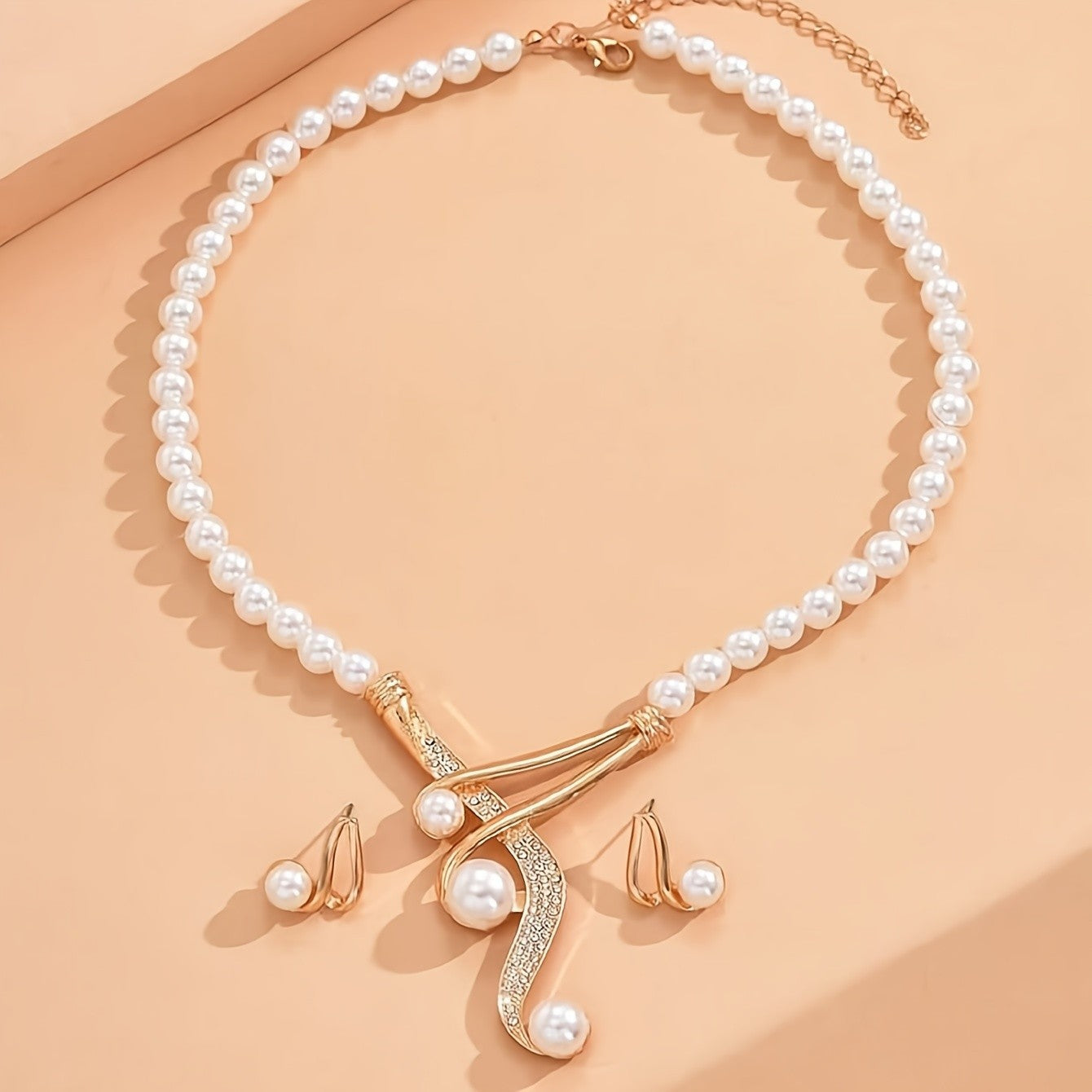 Round Artificial Pearl Necklace And Geometric Earrings. Fashionable, Elegant And Noble Gifts For Lovers And Friends.